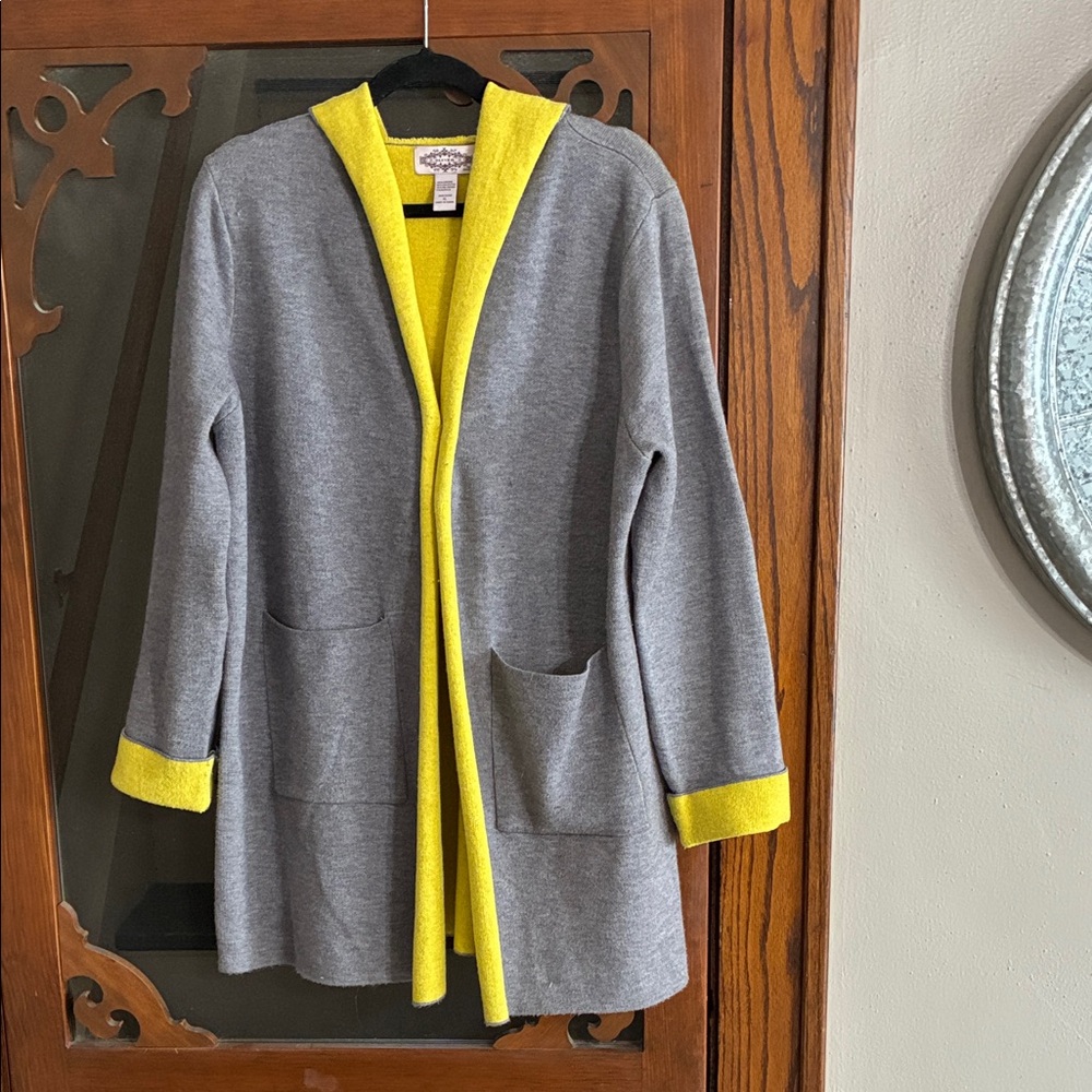 Chic Gray and Yellow Women's Cardigan